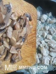 Приготовление блюда по рецепту - Макароны с грибами и мясом. Шаг 2