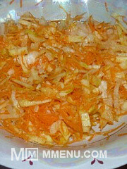 Приготовление блюда по рецепту - Салат с дайконом, морковью и яблоком. Шаг 4