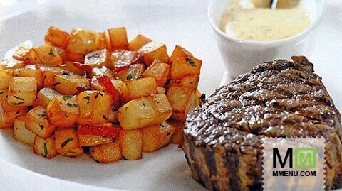 Турнедо (tournedos) из говядины с жареным картофелем и соусом беарнез Турнедо (tournedos) из говядины с жареным картофелем и соусом беарнез