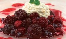 Рецепт - Салат ягодный с сыром