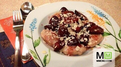 Клёцки из гречневой муки и творога со сливовым соусом Клёцки из гречневой муки и творога со сливовым соусом