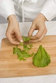 Приготовление блюда по рецепту - Салат со скумбрией (3). Шаг 2