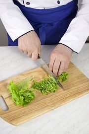 Приготовление блюда по рецепту - Салат из капусты с морковью. Шаг 2