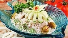 Рецепт - Салат с консервированной рыбой и рисом