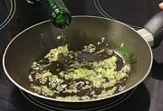 Приготовление блюда по рецепту - Окунь в «чешуе» из картофеля. Шаг 8