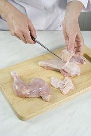Приготовление блюда по рецепту - Цыпленок с соусом шафран. Шаг 1