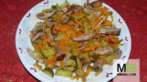 Теплый салат с куриными сердечками