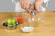 Приготовление блюда по рецепту - Зимний салат с копченой форелью. Шаг 13