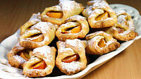 Творожное печенье с персиками
