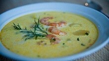 Рецепт - Сырный суп с креветками)