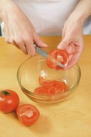 Приготовление блюда по рецепту - Салат из помидоров и лука. Шаг 1