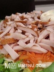 Приготовление блюда по рецепту - Салат "Золотой петушок" с курицей и морковью по-корейски. Шаг 5