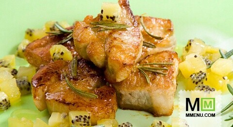 Мясо гриль с соусом из ананаса и киви Мясо гриль с соусом из ананаса и киви