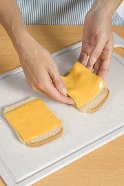 Приготовление блюда по рецепту - Бутерброд "Смайл". Шаг 1