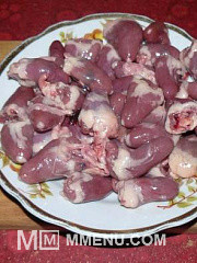 Приготовление блюда по рецепту - Теплый салат с куриными сердечками. Шаг 1