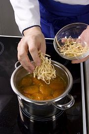 Приготовление блюда по рецепту - Харира (густой марокканский суп). Шаг 3