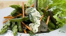 Рецепт - Салат со стручковой фасолью и спаржей