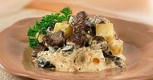 Рецепт - Мясо с грибами в горшочке