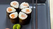 Рецепт - Саамон маки (суши-рулеты с семгой) 