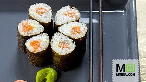 Саамон маки (суши-рулеты с семгой) 