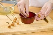 Приготовление блюда по рецепту - Заливное из курицы с фруктами. Шаг 8