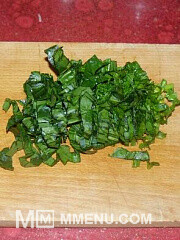 Приготовление блюда по рецепту - Салат из молодой капусты со шпинатом. Шаг 2