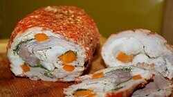 Рецепт - Рулет из свинины с курицей и хреном