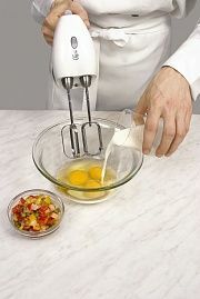 Приготовление блюда по рецепту - Запеканка из яиц, сыра и овощей (2). Шаг 2