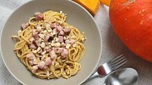Рецепт - Спагетти в кремовом тыквенном соусе c копченым мясом