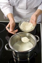 Приготовление блюда по рецепту - Ризогало (рисовый пудинг). Шаг 1