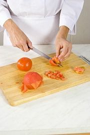 Приготовление блюда по рецепту - Фузилли с томатным соусом. Шаг 2
