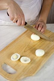 Приготовление блюда по рецепту - Фаршированные яйца (9). Шаг 2