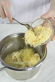 Приготовление блюда по рецепту - Биточки с сыром. Шаг 2