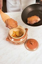 Приготовление блюда по рецепту - Курица в горшочке (2). Шаг 3