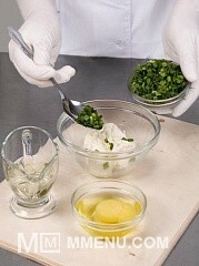 Приготовление блюда по рецепту - Вареники с зеленым луком и творогом. Шаг 2