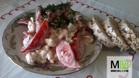 Салат "Хрустящий " с цветной капустой и помидорами. Салат "Хрустящий " с цветной капустой и помидорами.