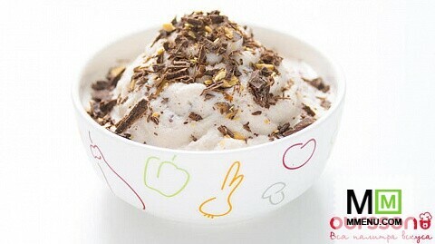 Йогуртовое мороженое с орехово-шоколадной крошкой