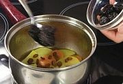 Приготовление блюда по рецепту - Цимес из картофеля, курицы, изюма и чернослива. Шаг 7