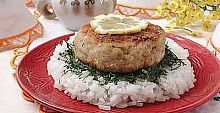 Рецепт - Рыбные биточки с соусом из лука-резанца