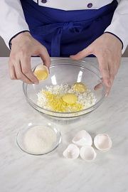 Приготовление блюда по рецепту - Запеканка со спагетти, творогом и цукатами. Шаг 2