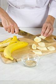 Приготовление блюда по рецепту - Бананы в кляре с медом. Шаг 2