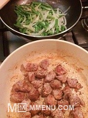 Приготовление блюда по рецепту - Свинина с грибами и спаржевой фасолью. Шаг 5