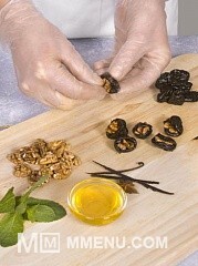 Приготовление блюда по рецепту - Чернослив в сметане. Шаг 1