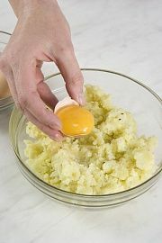 Приготовление блюда по рецепту - Шампиньоны в картофельных гнездах. Шаг 1