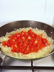 Приготовление блюда по рецепту - Пышный, овощной омлет . Шаг 2