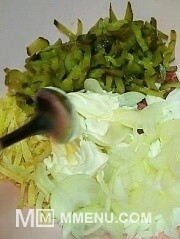 Приготовление блюда по рецепту - Салат " Соломка" Сытный и яркий салат из доступных продуктов порадует вас своим вкусом!. Шаг 1