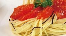 Рецепт - Спагетти с помидорами и чесноком