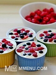 Приготовление блюда по рецепту - Йогуртово-творожные кексы с ягодами.. Шаг 7