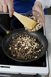 Приготовление блюда по рецепту - Паста с гусем в сливочном соусе. Шаг 1
