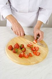 Приготовление блюда по рецепту - Кростата с клубникой. Шаг 4